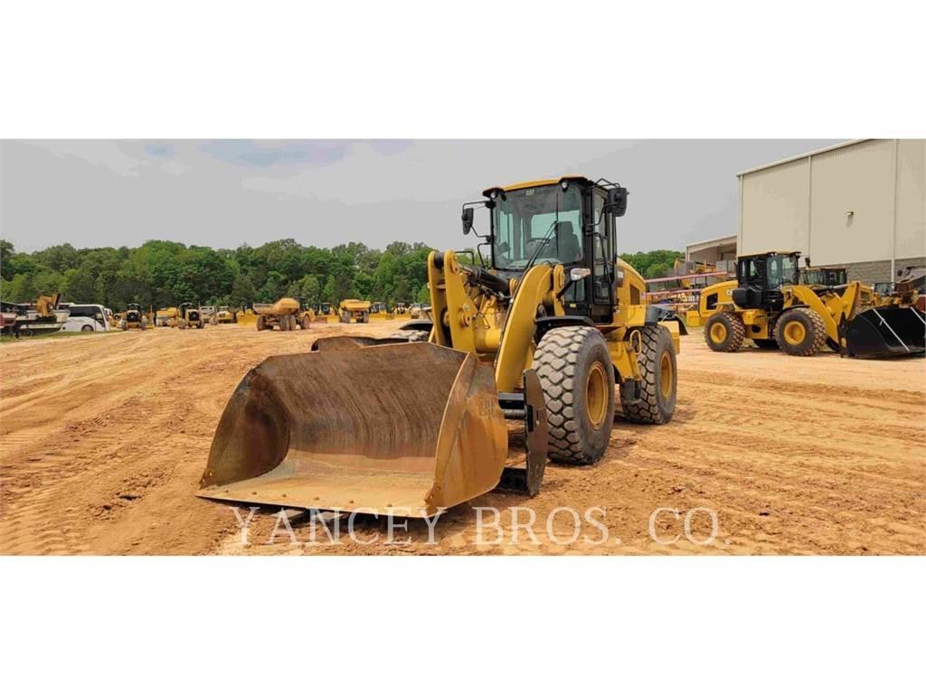 CAT 938M لوادر بعجل