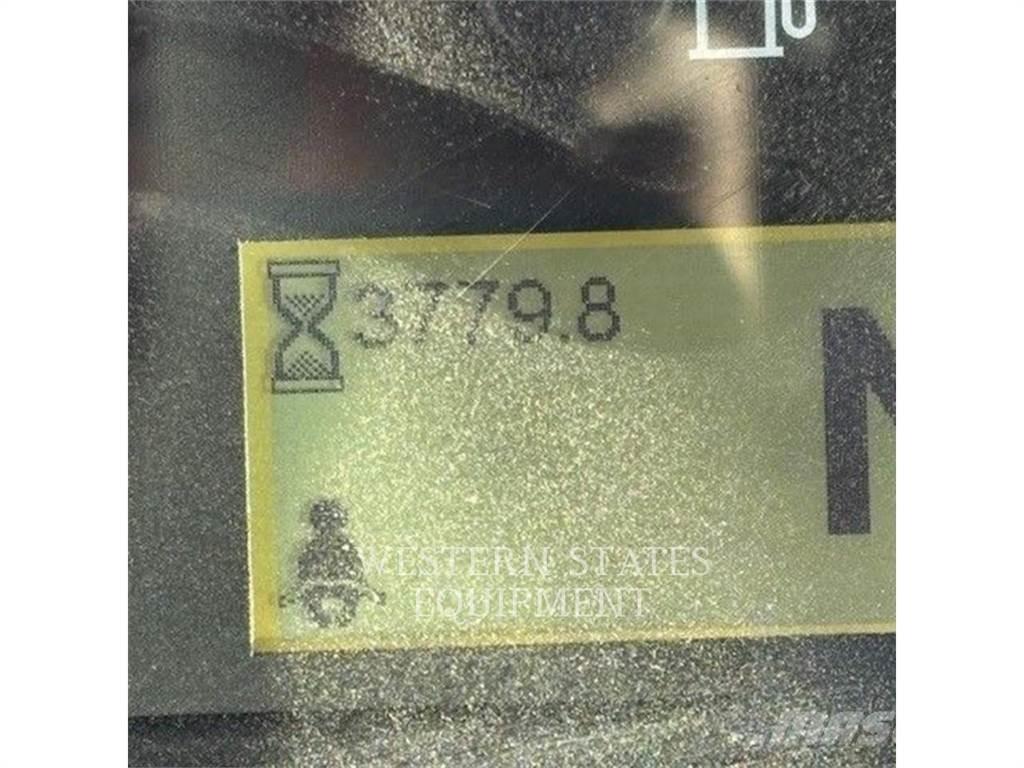 CAT 938M لوادر بعجل