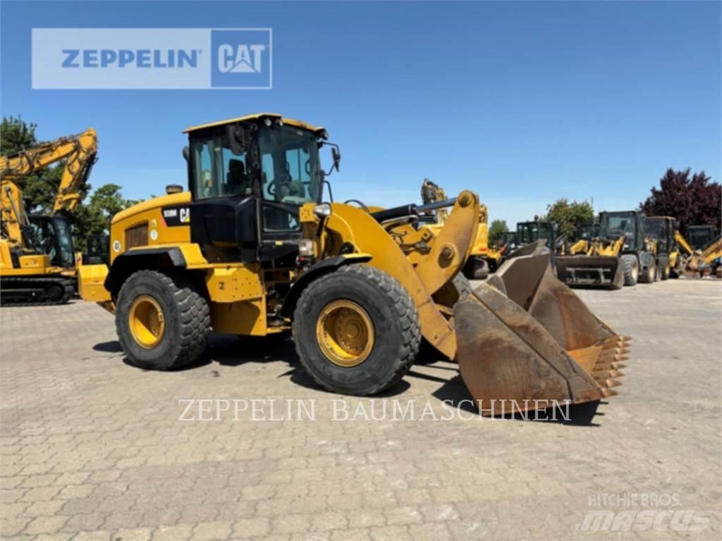 CAT 938M لوادر بعجل