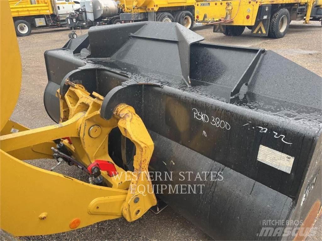 CAT 938M لوادر بعجل