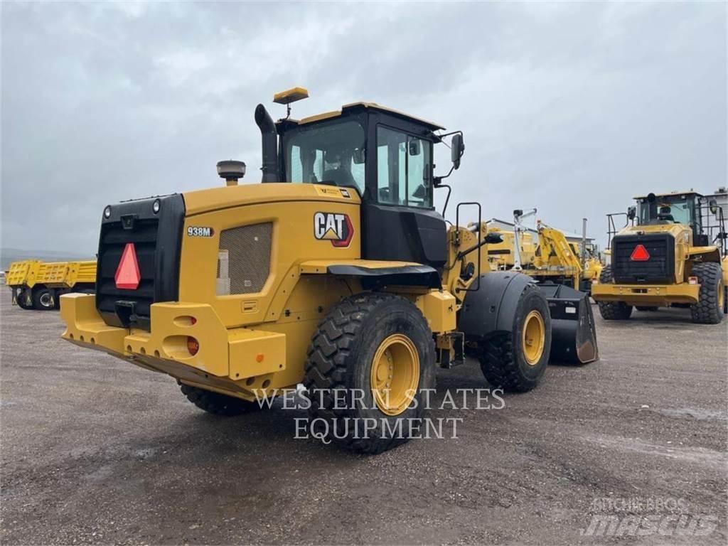 CAT 938M لوادر بعجل