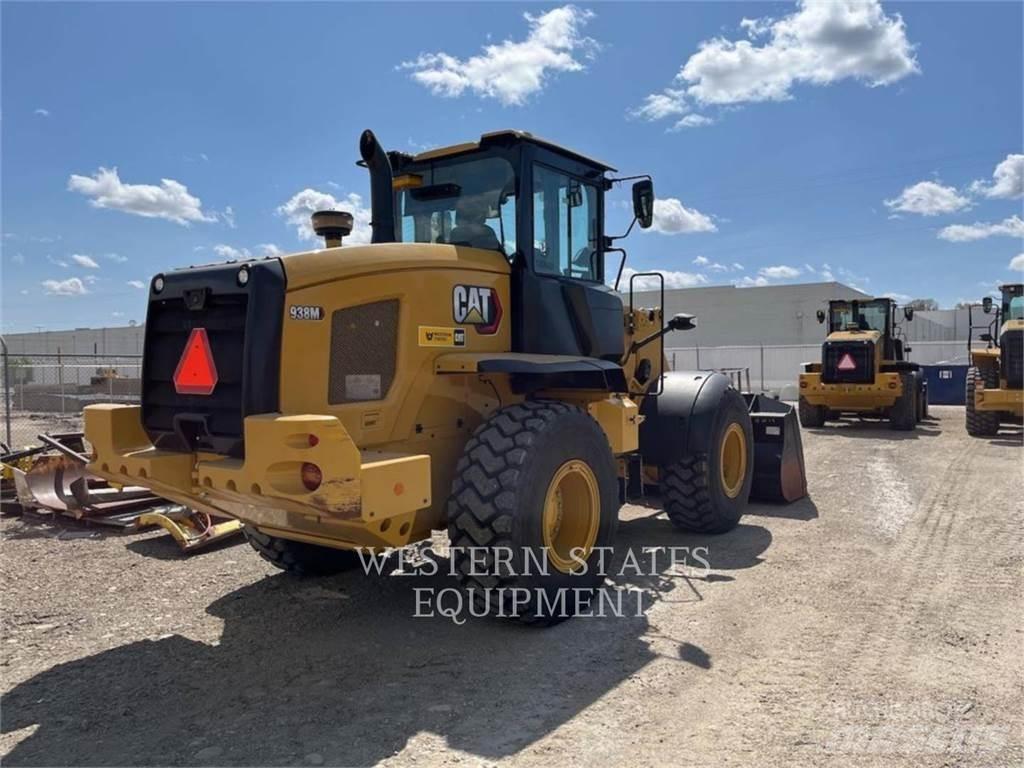 CAT 938M لوادر بعجل