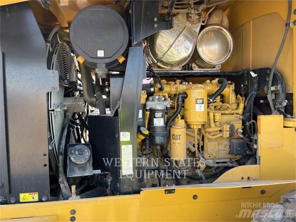 CAT 938M لوادر بعجل