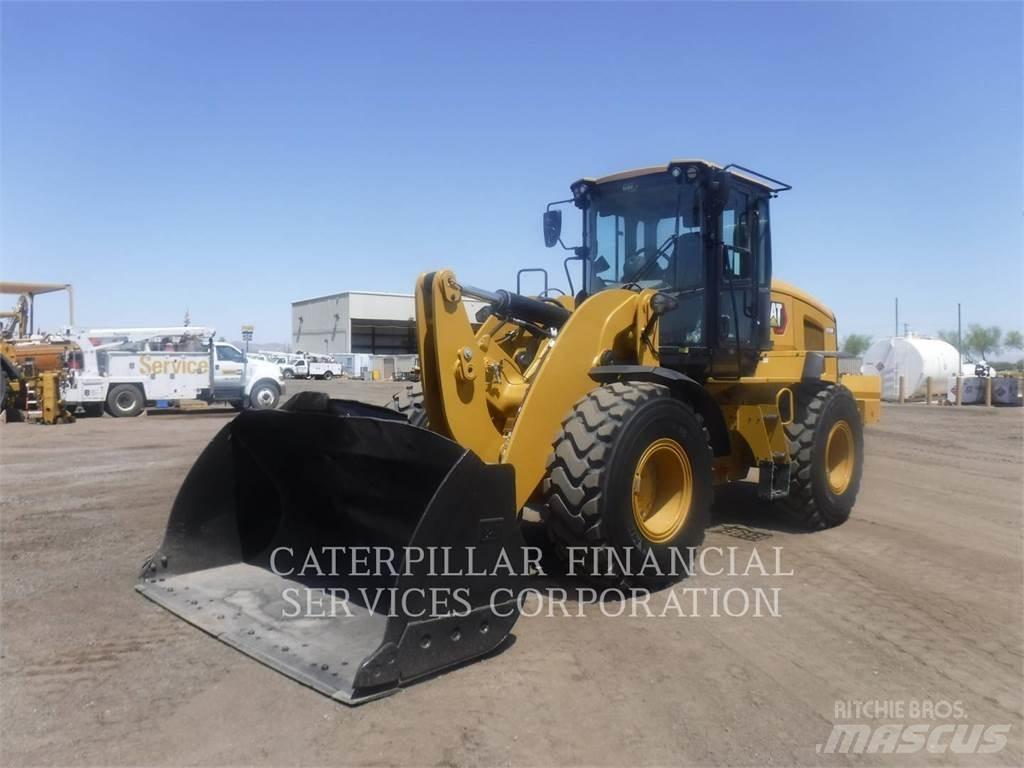 CAT 938M لوادر بعجل