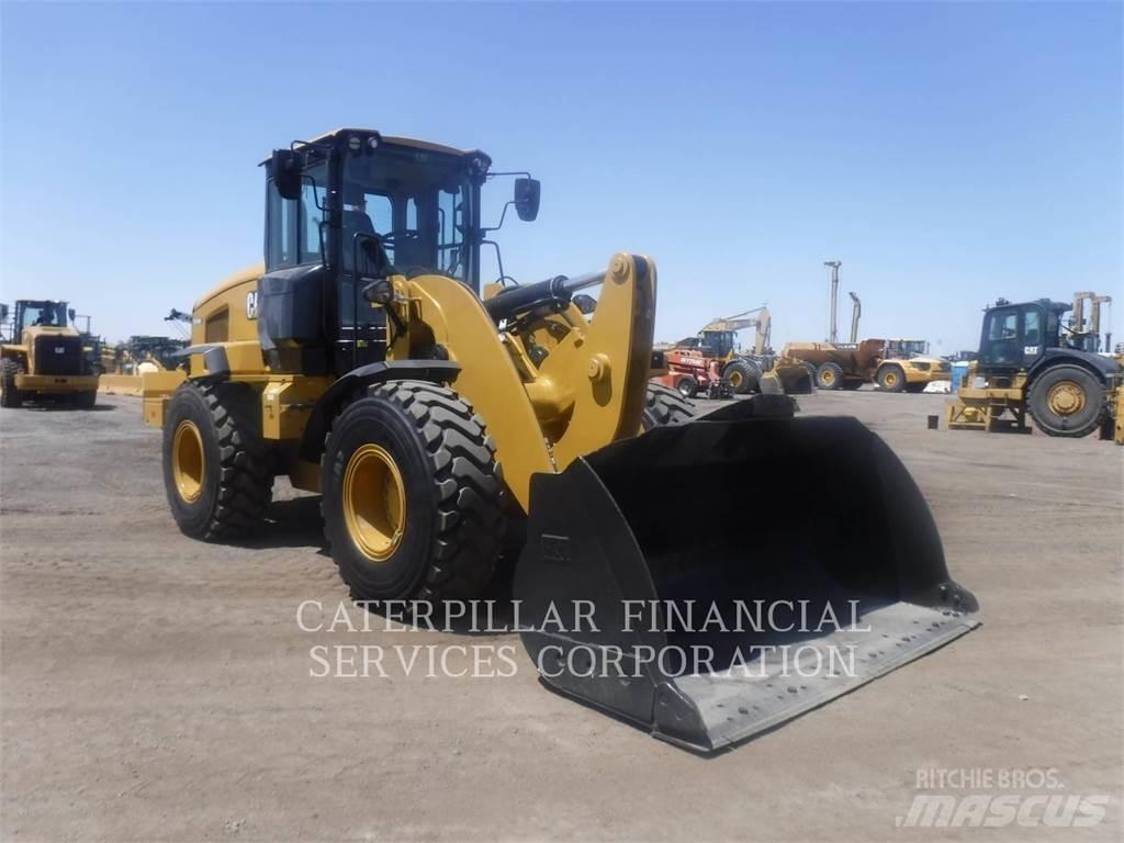 CAT 938M لوادر بعجل