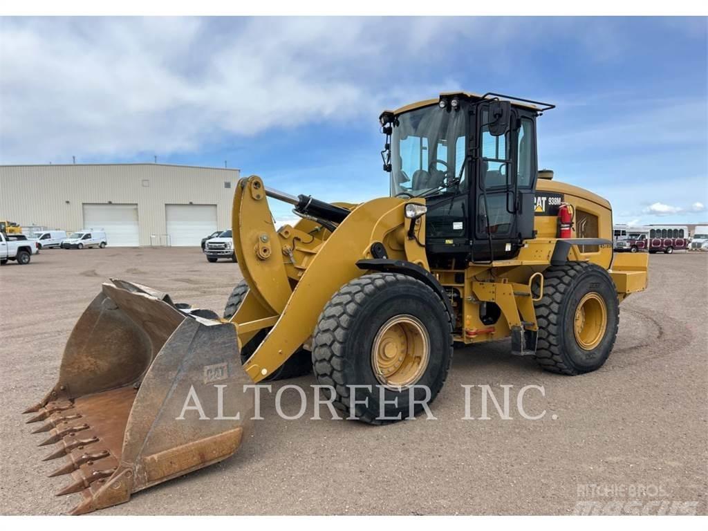 CAT 938M لوادر بعجل