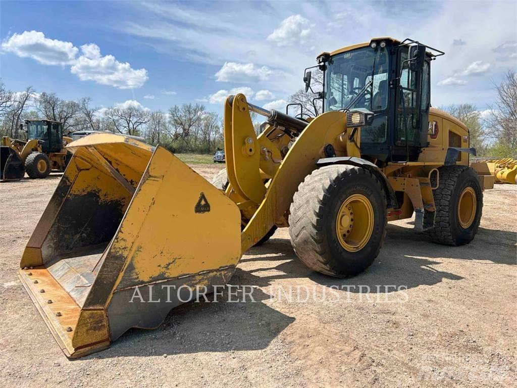 CAT 938M لوادر بعجل