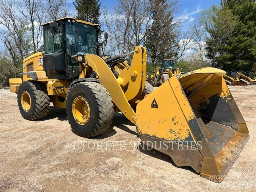 CAT 938M لوادر بعجل