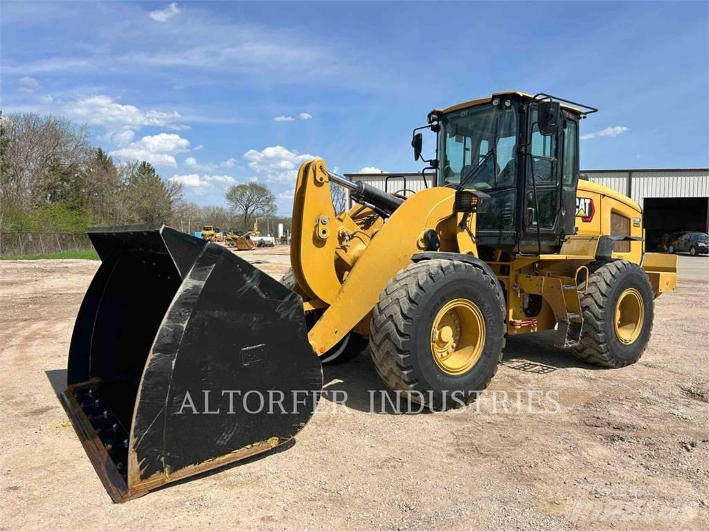 CAT 938M لوادر بعجل