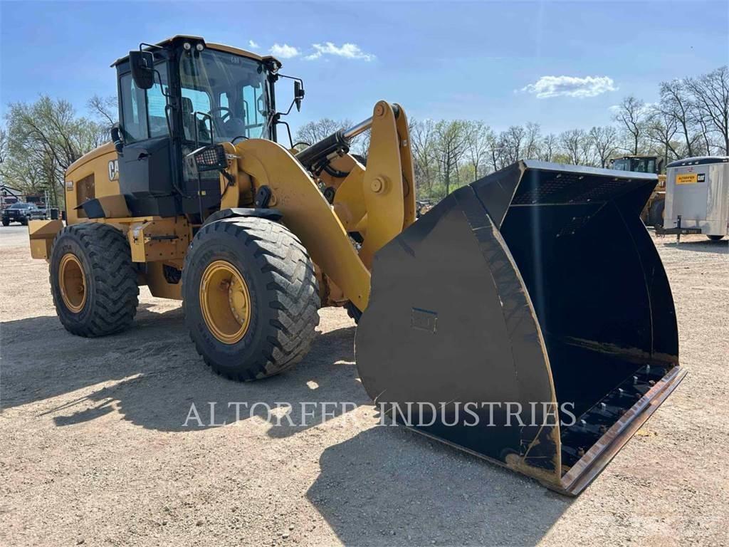 CAT 938M لوادر بعجل