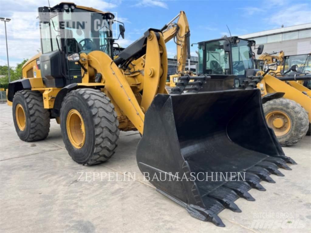 CAT 938M لوادر بعجل