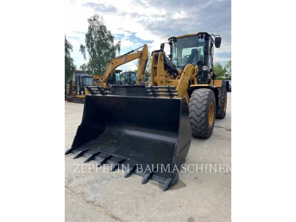 CAT 938M لوادر بعجل