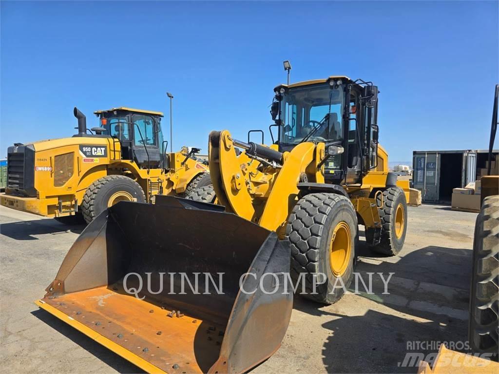 CAT 938M لوادر بعجل