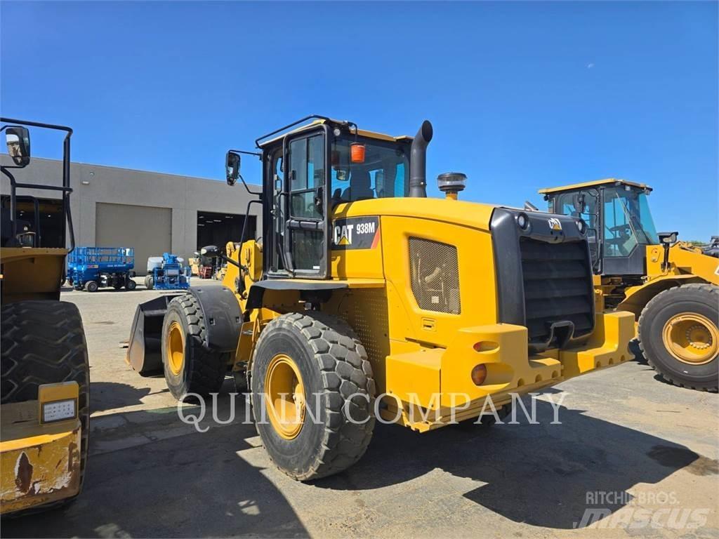 CAT 938M لوادر بعجل