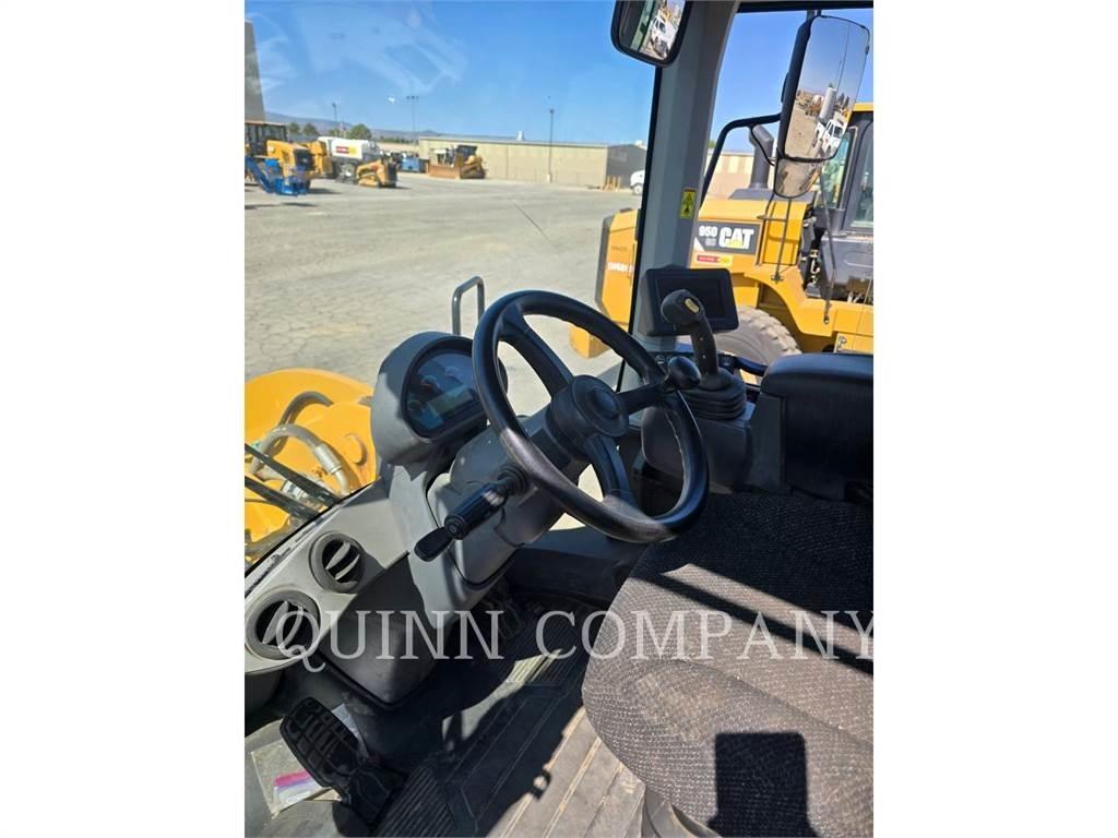 CAT 938M لوادر بعجل
