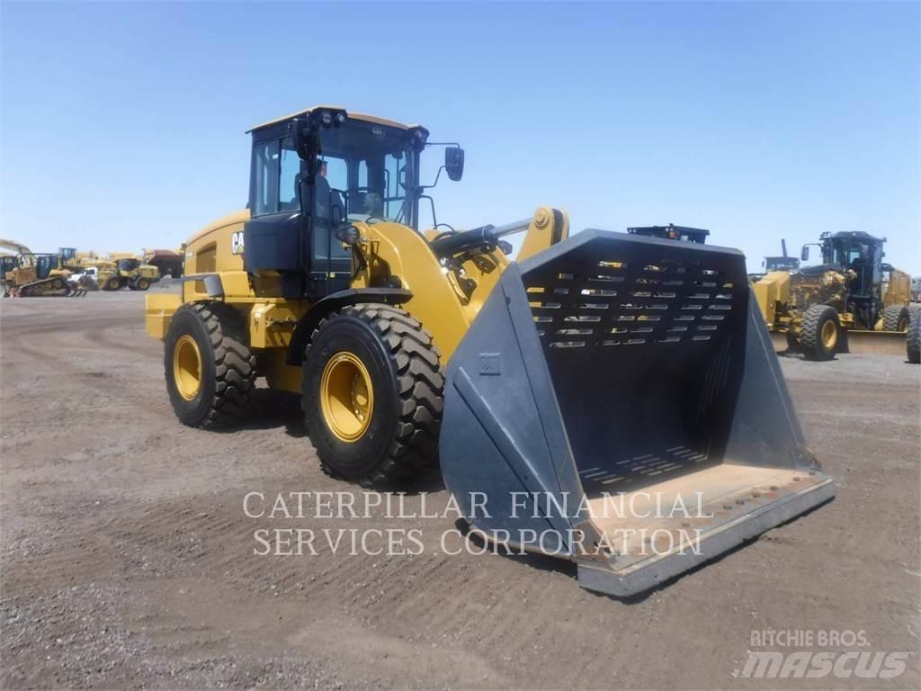 CAT 938M لوادر بعجل
