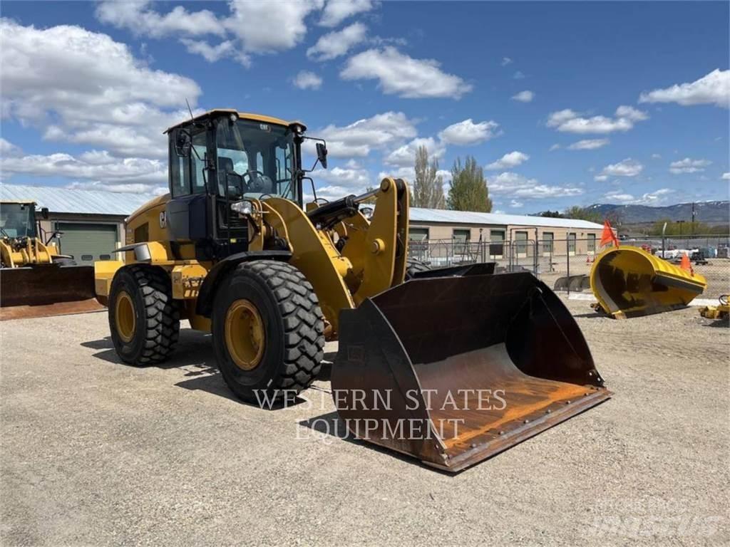 CAT 938M لوادر بعجل