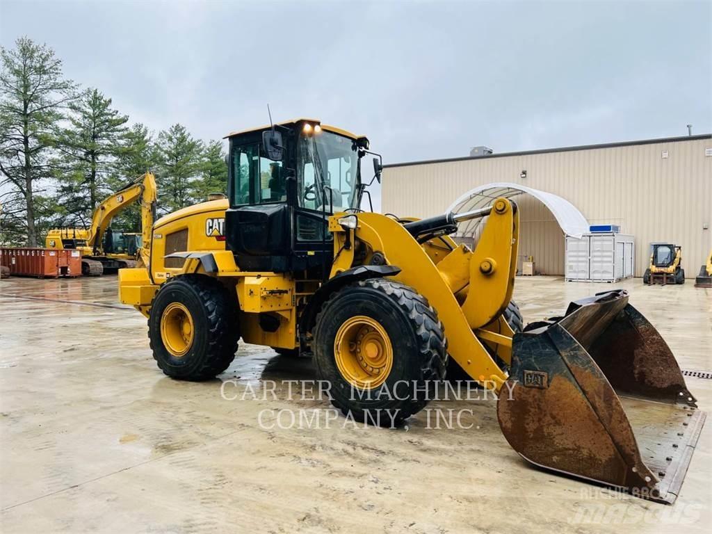 CAT 938M لوادر بعجل