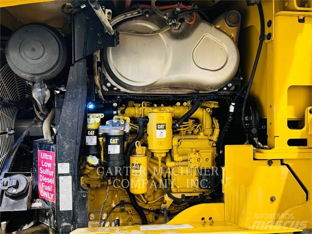 CAT 938M لوادر بعجل