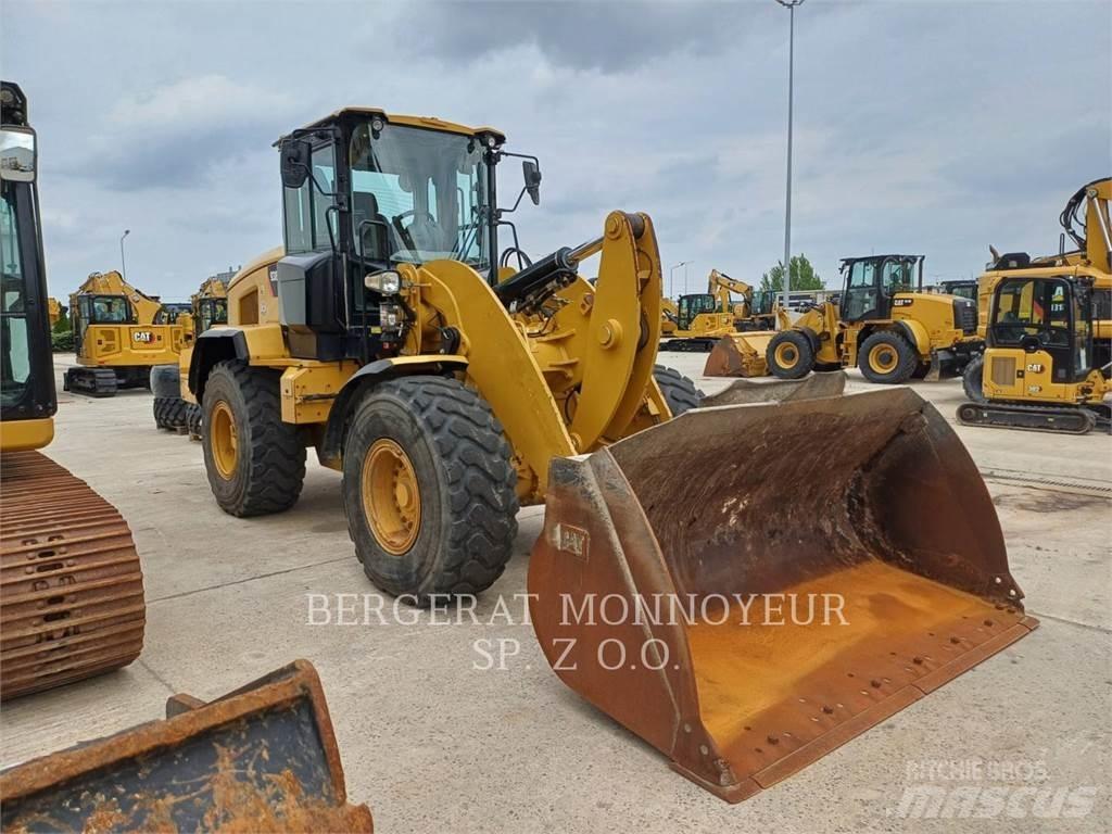 CAT 938M لوادر بعجل