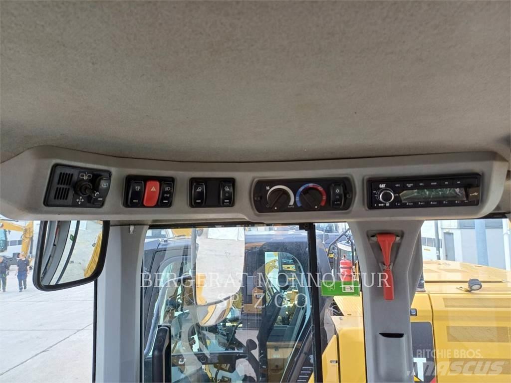 CAT 938M لوادر بعجل