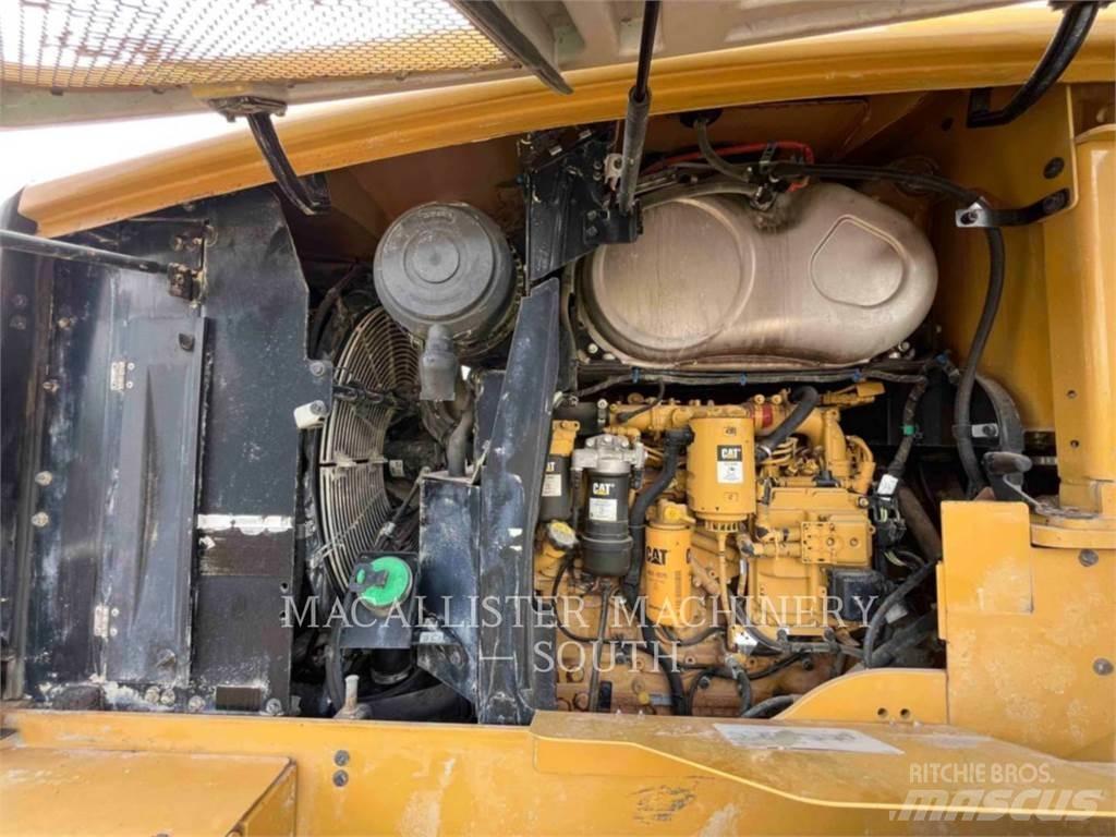 CAT 938M لوادر بعجل
