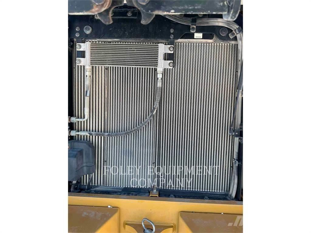 CAT 938M لوادر بعجل