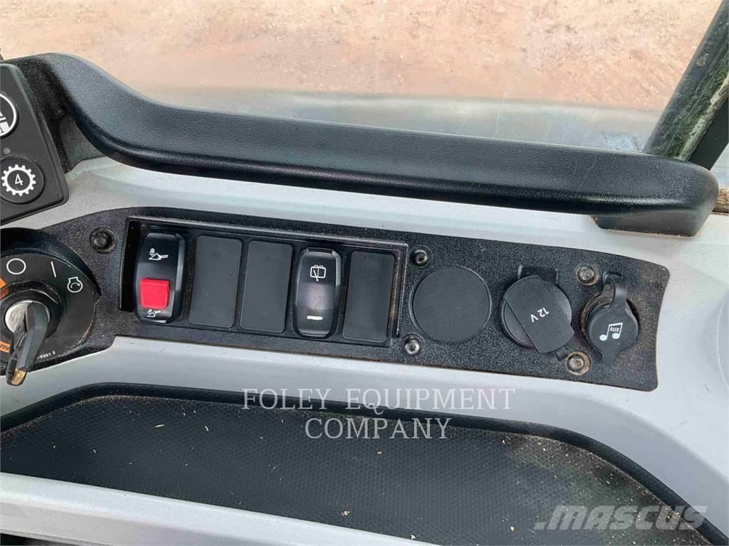CAT 938M لوادر بعجل