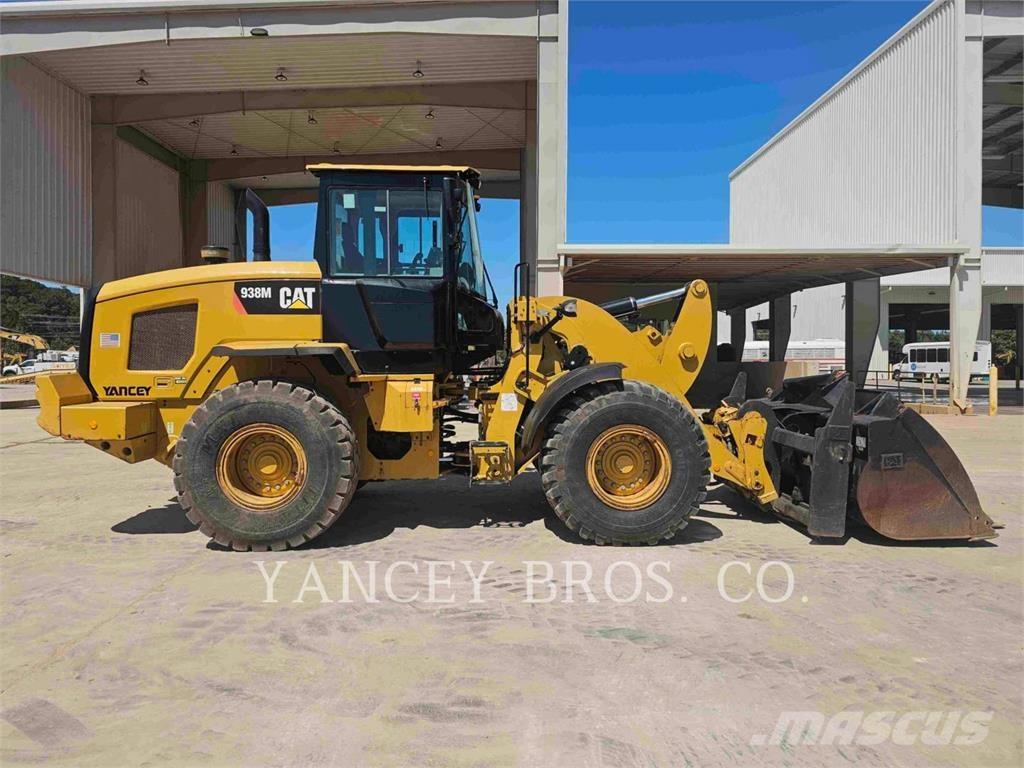 CAT 938M لوادر بعجل