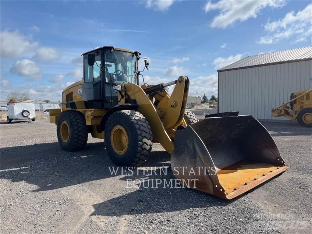 CAT 938M لوادر بعجل