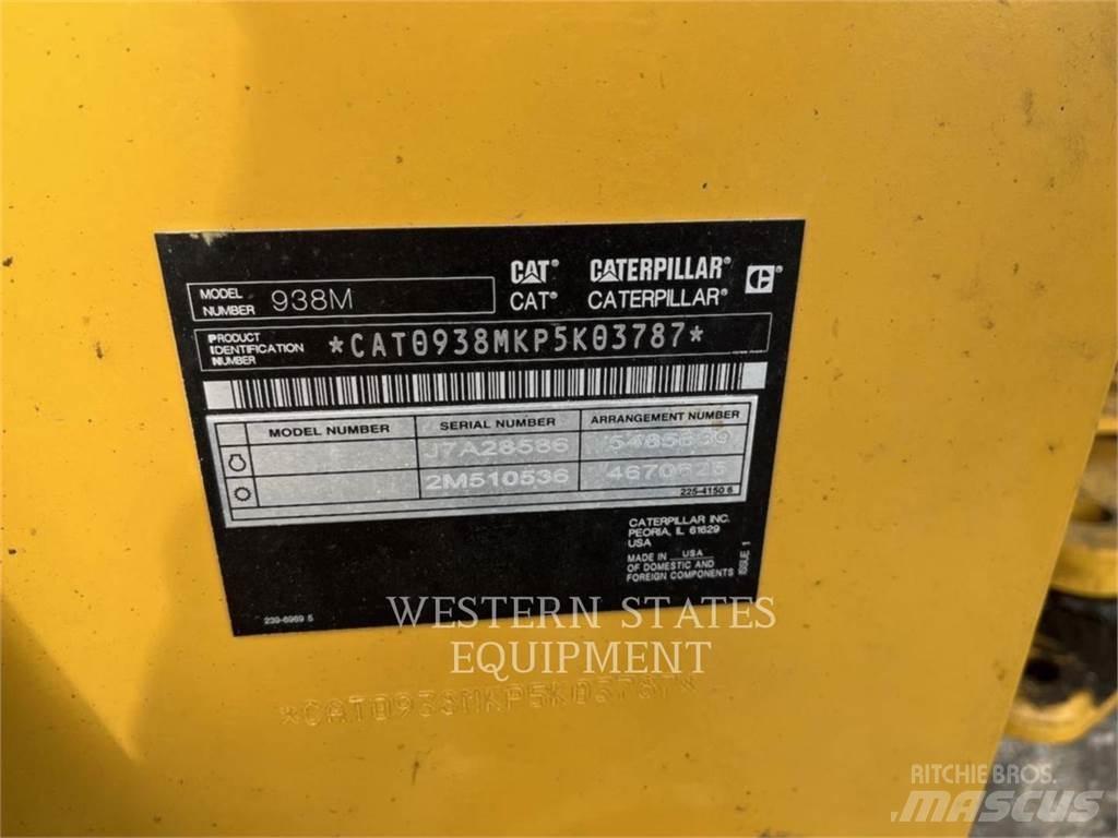 CAT 938M لوادر بعجل