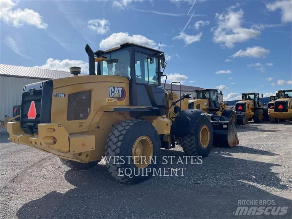 CAT 938M لوادر بعجل