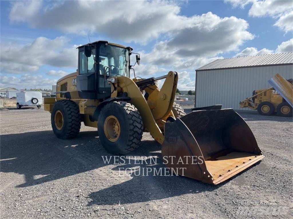 CAT 938M لوادر بعجل