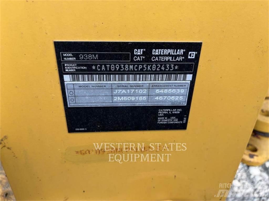 CAT 938M لوادر بعجل
