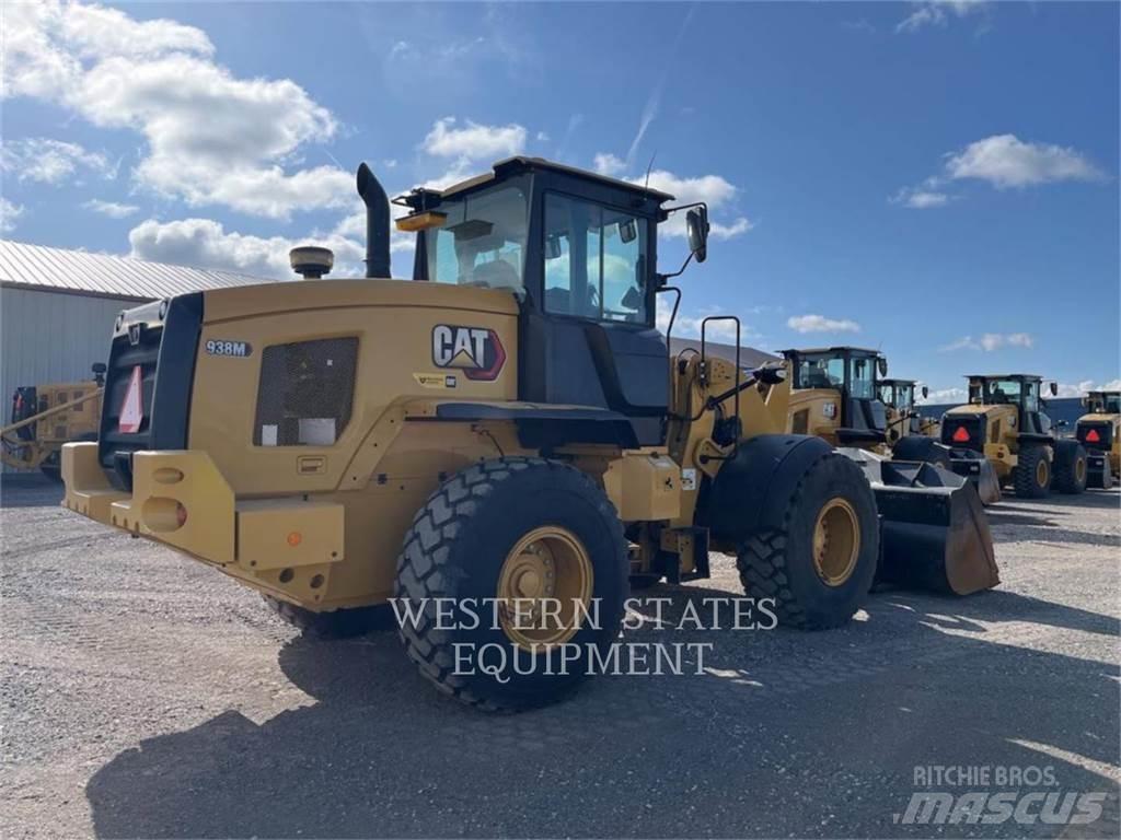 CAT 938M لوادر بعجل