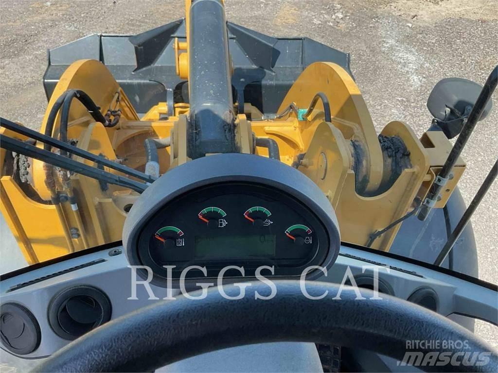 CAT 938M لوادر بعجل