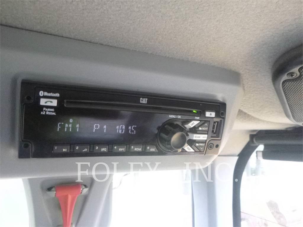 CAT 938M لوادر بعجل