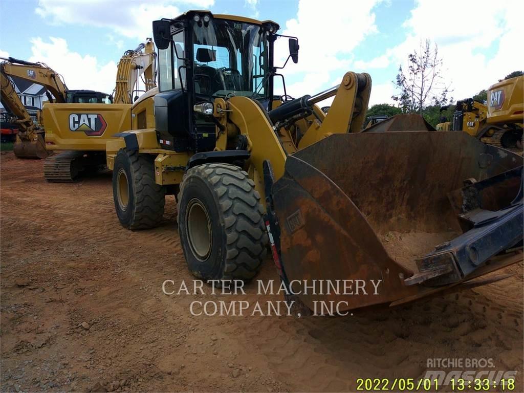 CAT 938M لوادر بعجل