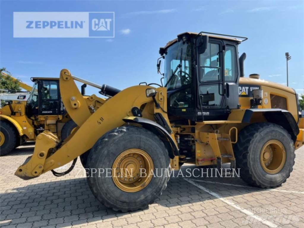 CAT 938M لوادر بعجل