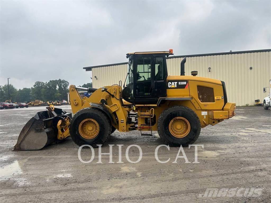 CAT 938M لوادر بعجل