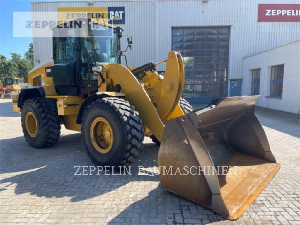CAT 938M لوادر بعجل