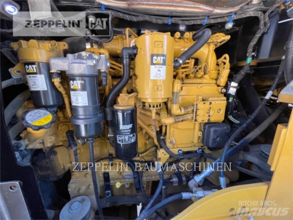 CAT 938M لوادر بعجل