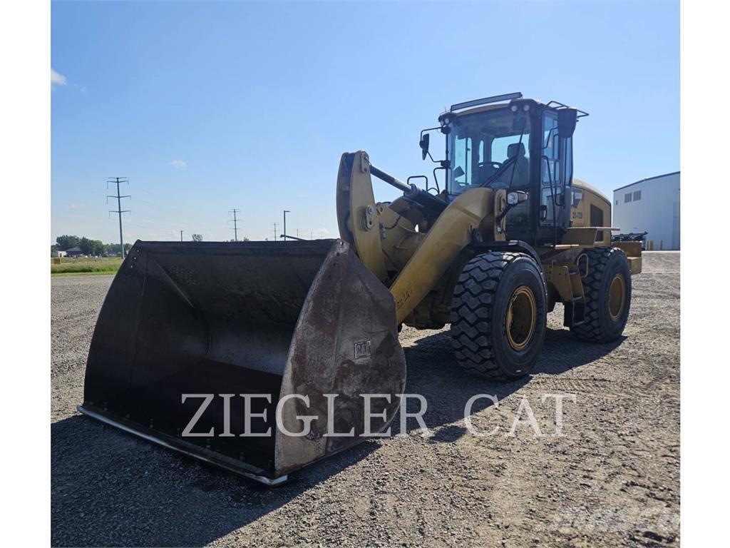 CAT 938M لوادر بعجل