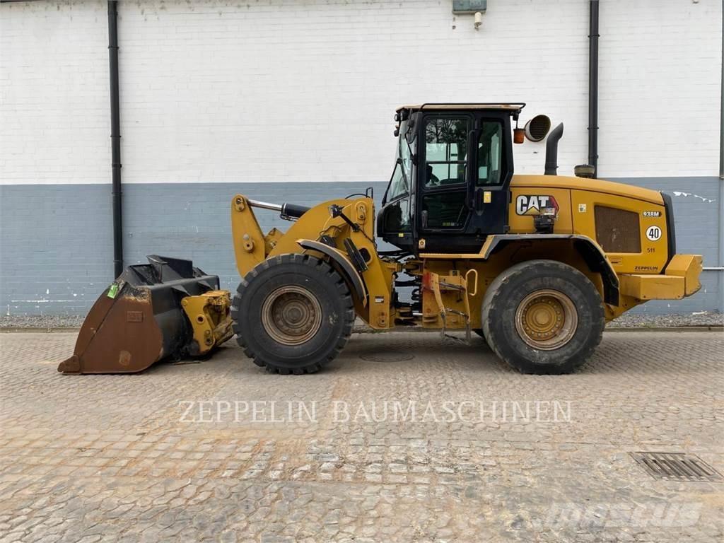 CAT 938M لوادر بعجل