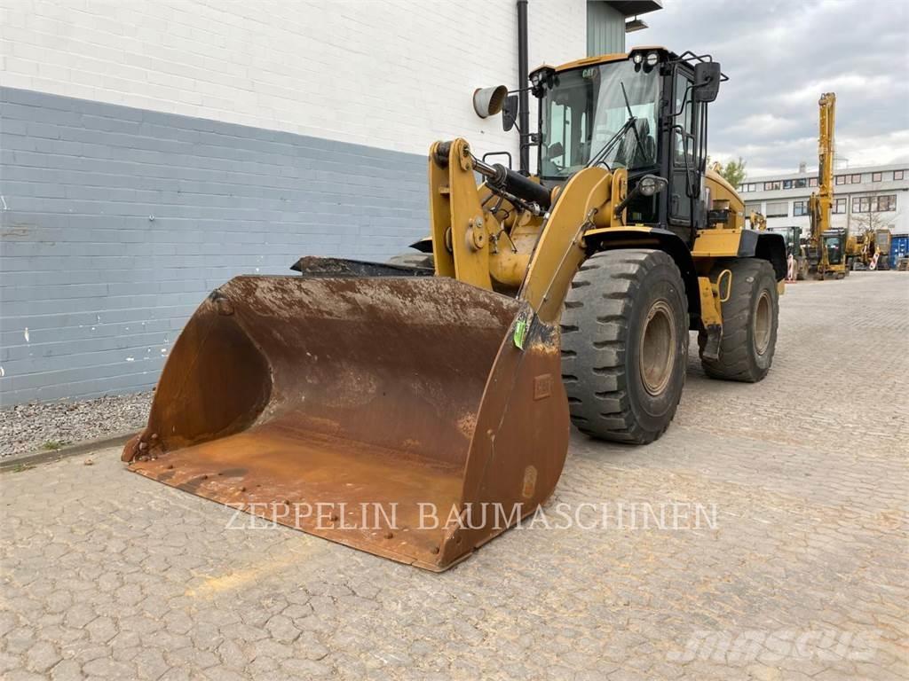 CAT 938M لوادر بعجل