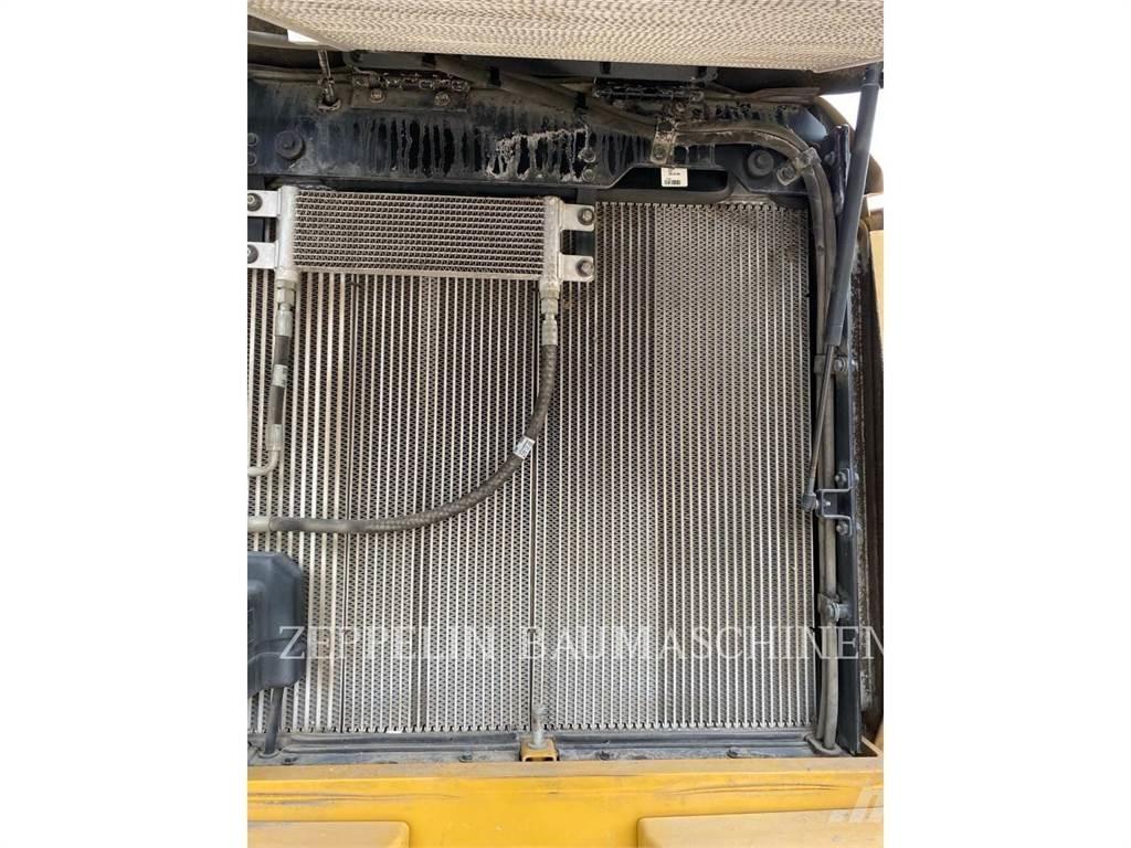 CAT 938M لوادر بعجل