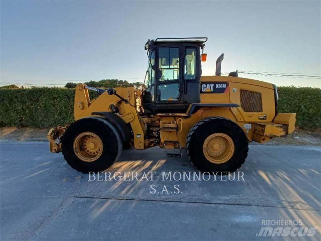 CAT 938M لوادر بعجل