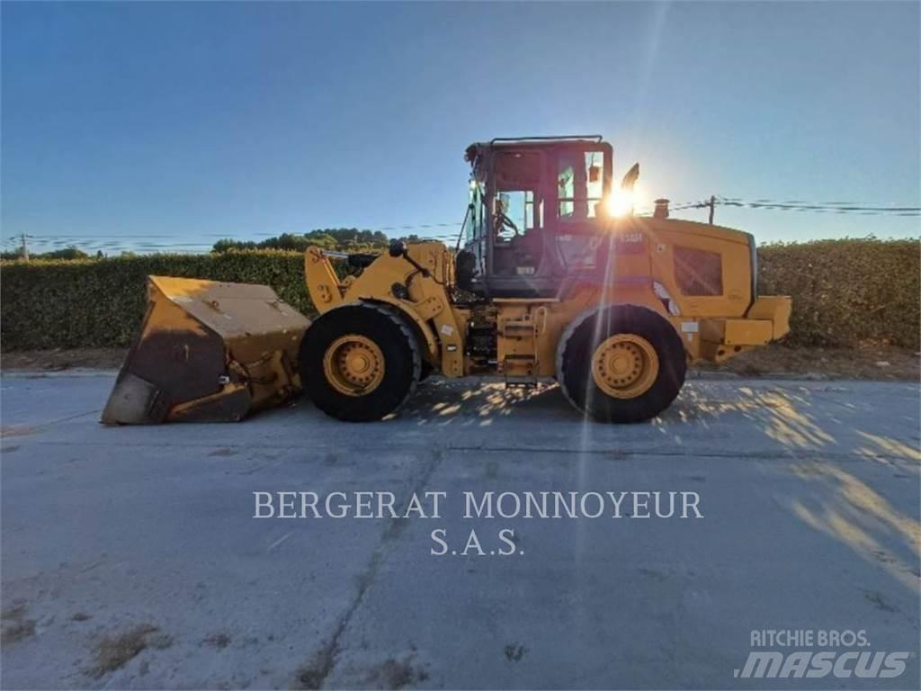 CAT 938M لوادر بعجل