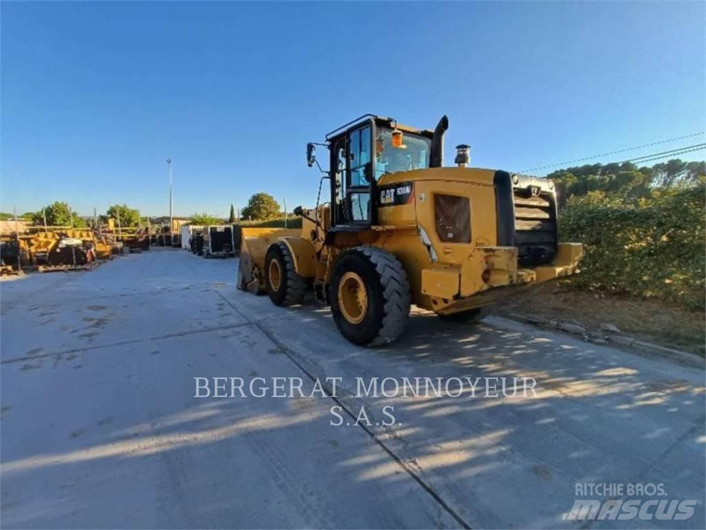 CAT 938M لوادر بعجل