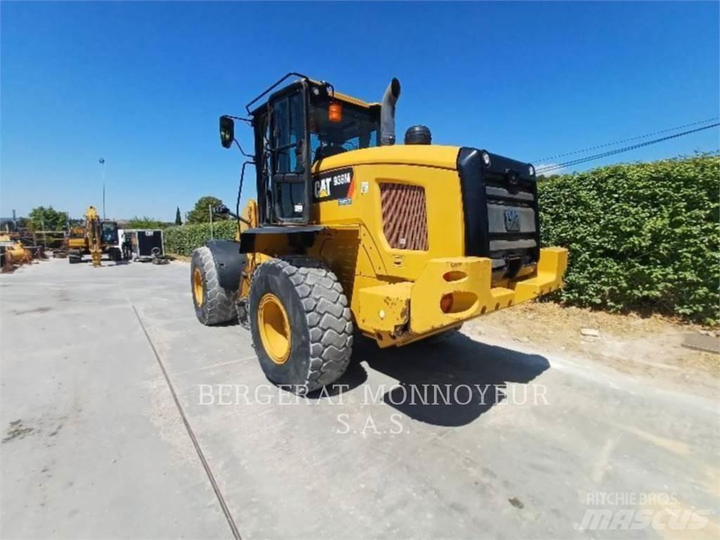 CAT 938M لوادر بعجل
